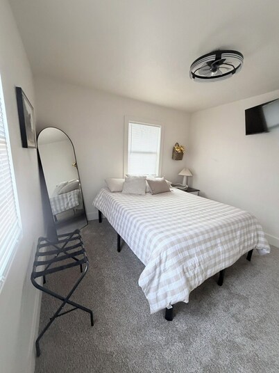 Newly Remodeled Home, Quiet Neighborhood, Perfect for Work, Sports & Outdoors