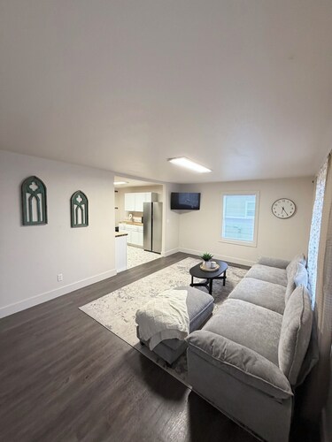 Newly Remodeled Home, Quiet Neighborhood, Perfect for Work, Sports & Outdoors