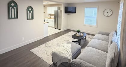 Newly Remodeled Home, Quiet Neighborhood, Perfect for Work, Sports & Outdoors