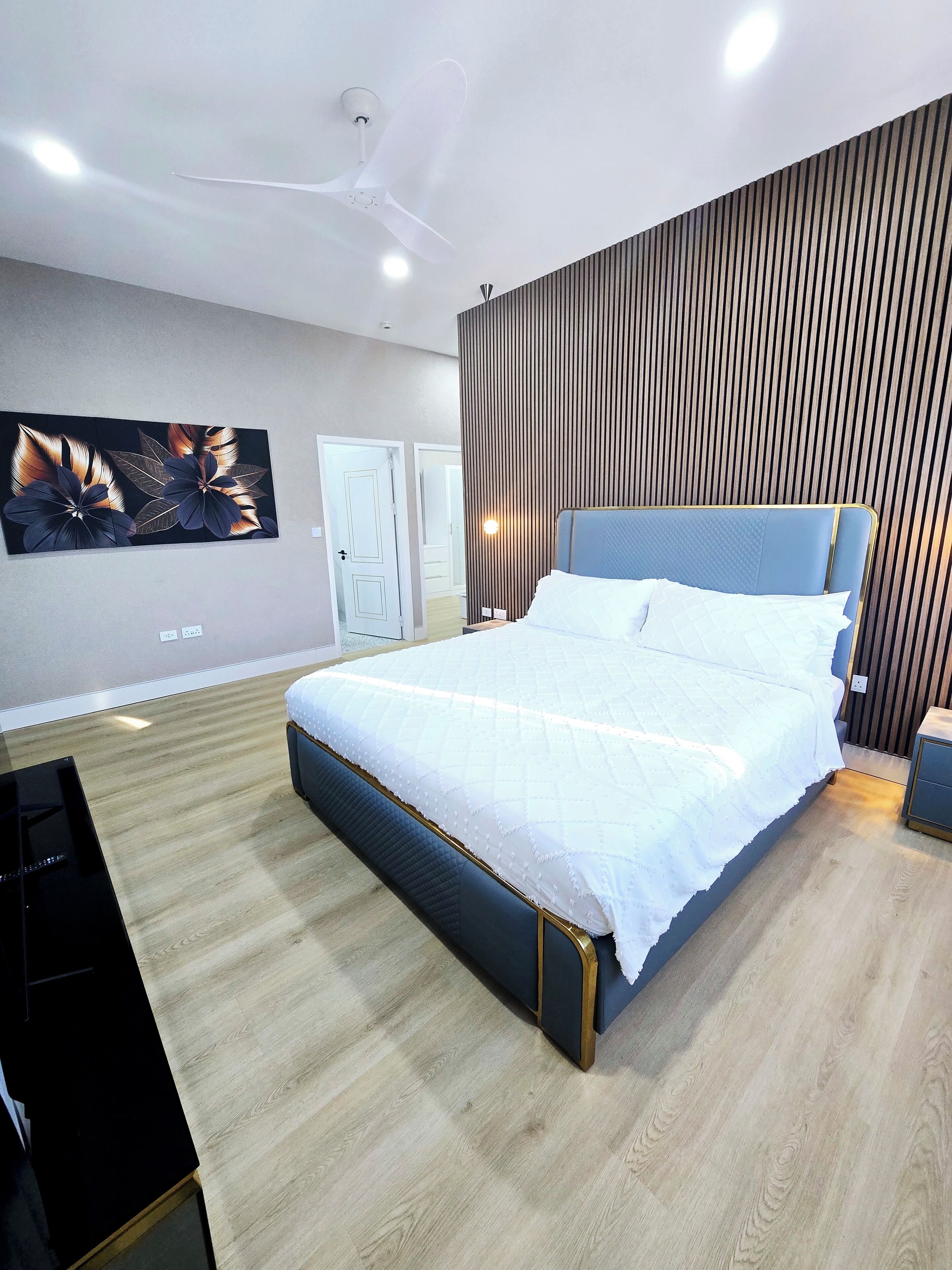 3 bedrooms, iron/ironing board, WiFi, bed sheets