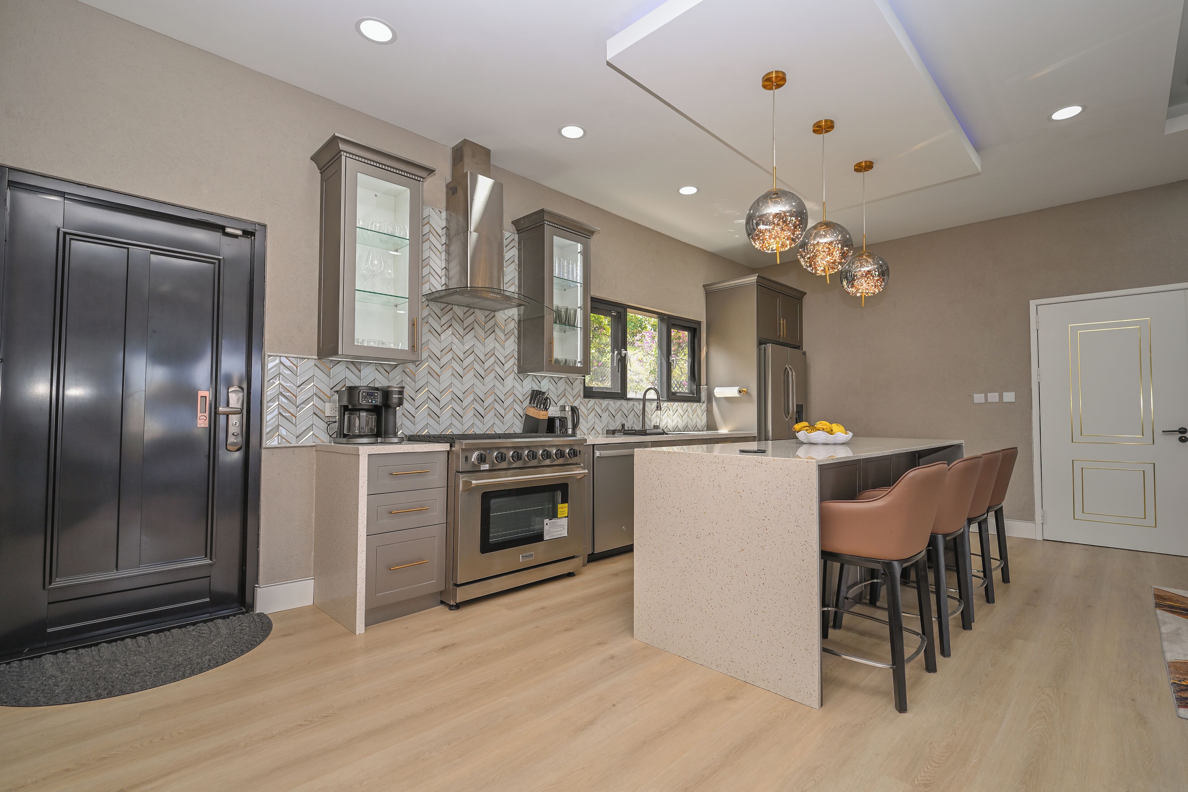 Oven, stovetop, coffee/tea maker, electric kettle