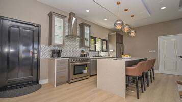 Oven, stovetop, coffee/tea maker, electric kettle