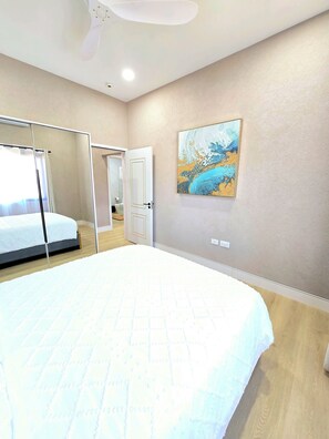 3 bedrooms, iron/ironing board, WiFi, bed sheets - Mammee Apple Suite (Saint George)