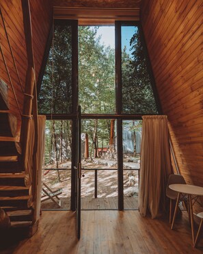 Doppelzimmer, Balkon, Flussblick | Wohnbereich