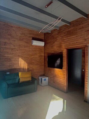 Family Cottage, River View | Living area