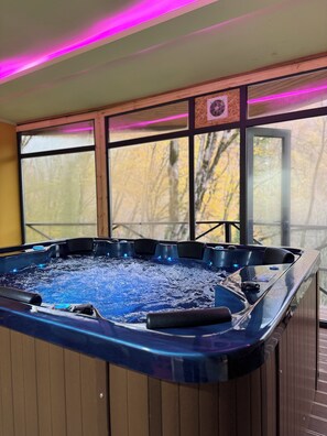 Sauna, hot tub