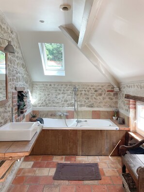 House | Bathroom - Maison piscine & tennis partagés (Combreux)