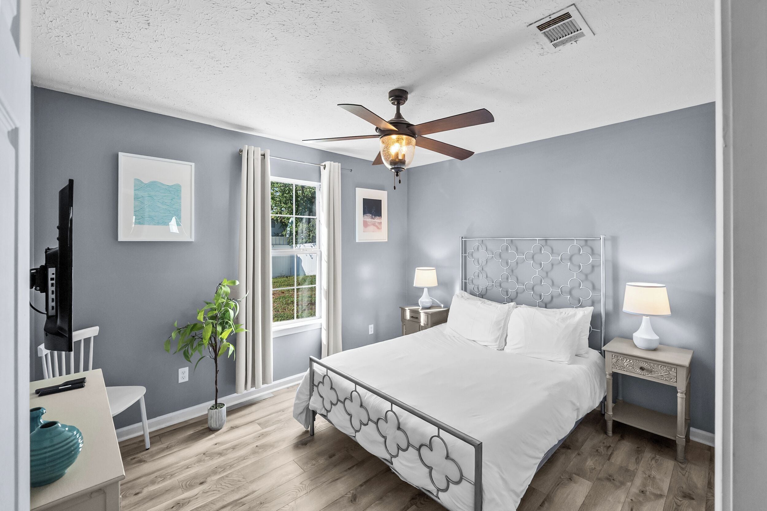 2 bedrooms, iron/ironing board, free WiFi, bed sheets