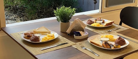 Free daily continental breakfast