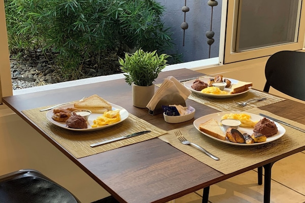 Termasuk sarapan pesanan masak setiap hari