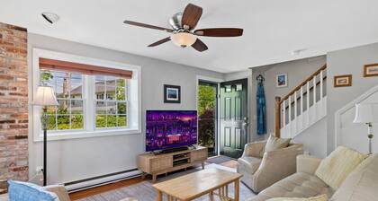 Quiet West End Artsy Gem / Private Patio + Parking / 2 Bedrooms / Relax + Unwind