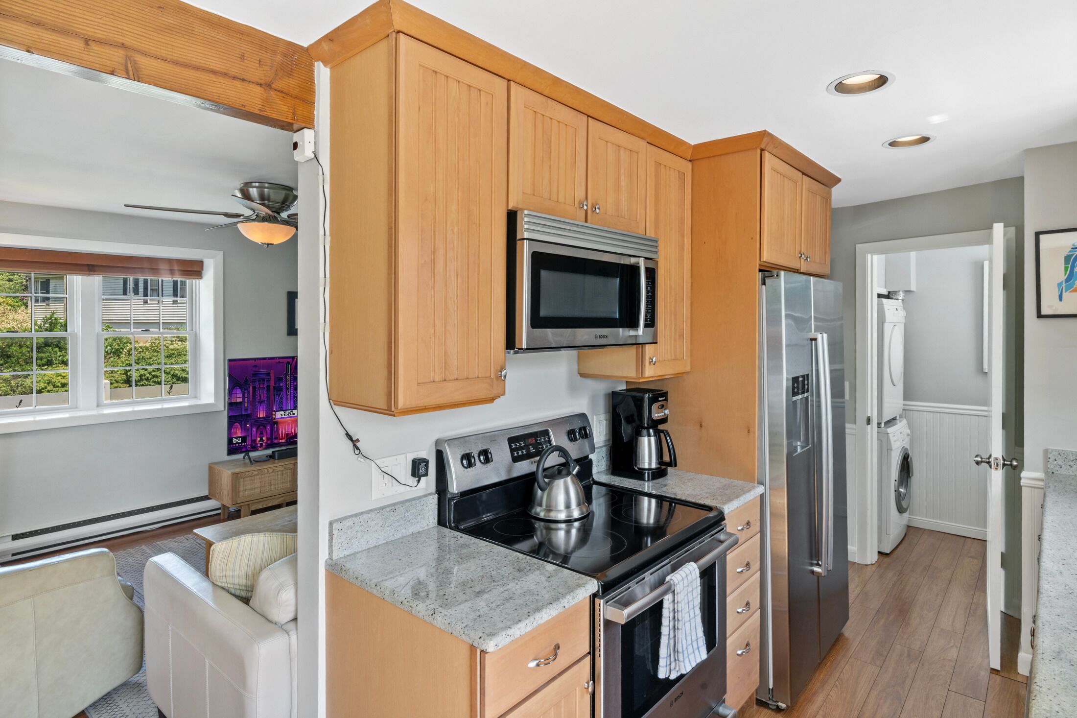 雪櫃、微波爐、焗爐、爐具