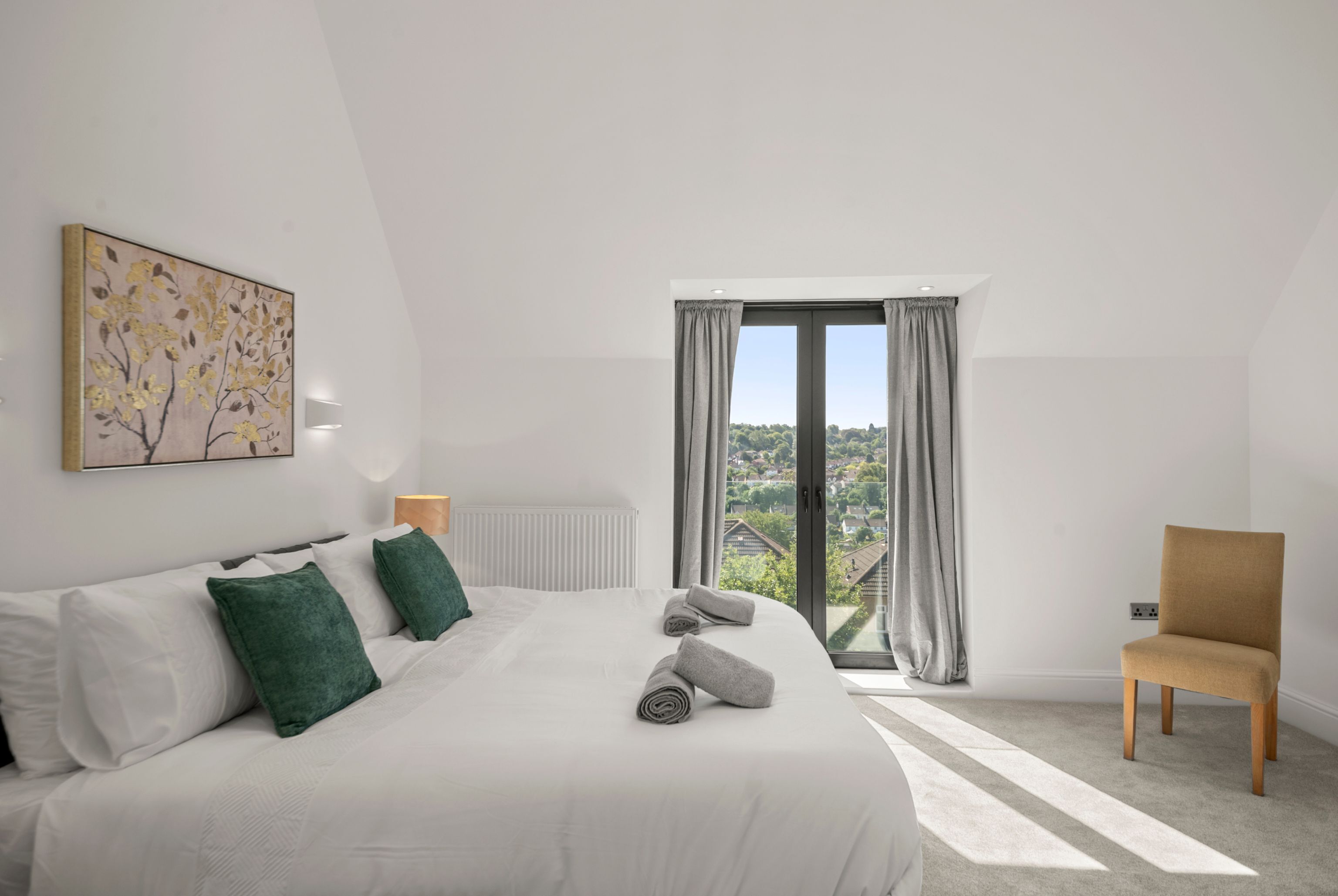 4 bedrooms, iron/ironing board, WiFi, bed sheets