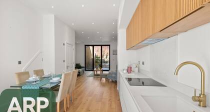 Modern 4BR Home, Ideal for Long Stays & Relocation