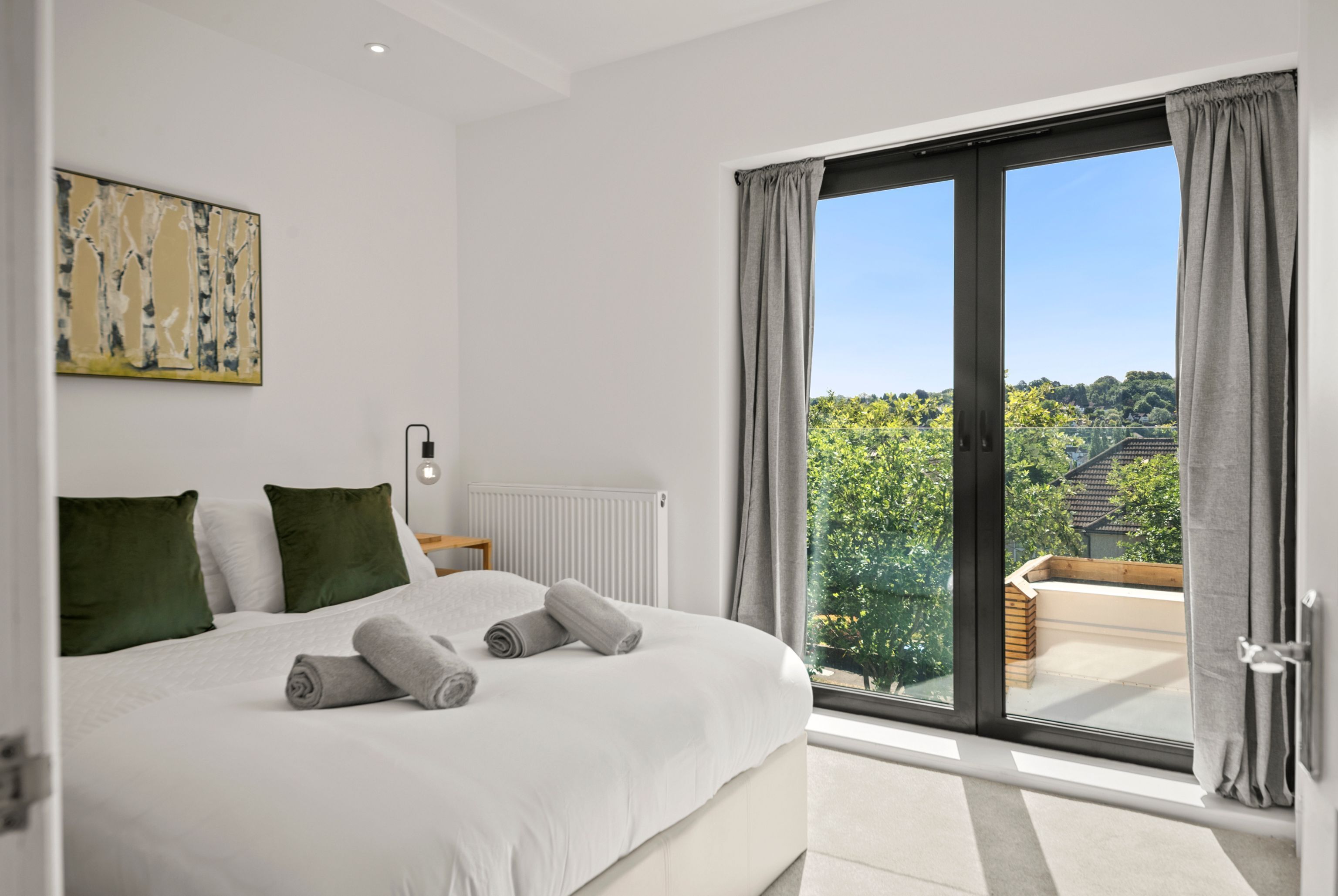 4 bedrooms, iron/ironing board, WiFi, bed sheets