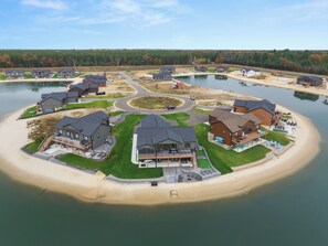 Exterior - Beautiful 6-bedroom Family Home in New Lisbon, WI - Electric EV Charger Provided (New Lisbon)