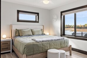 6 bedrooms, iron/ironing board, WiFi, bed sheets