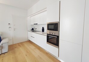 Mikrowelle, Ofen, Herdplatte, Geschirrspüler