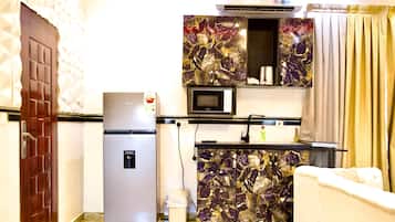 Fridge, microwave, stovetop