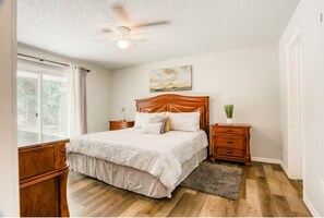 3 bedrooms, iron/ironing board, WiFi, bed sheets