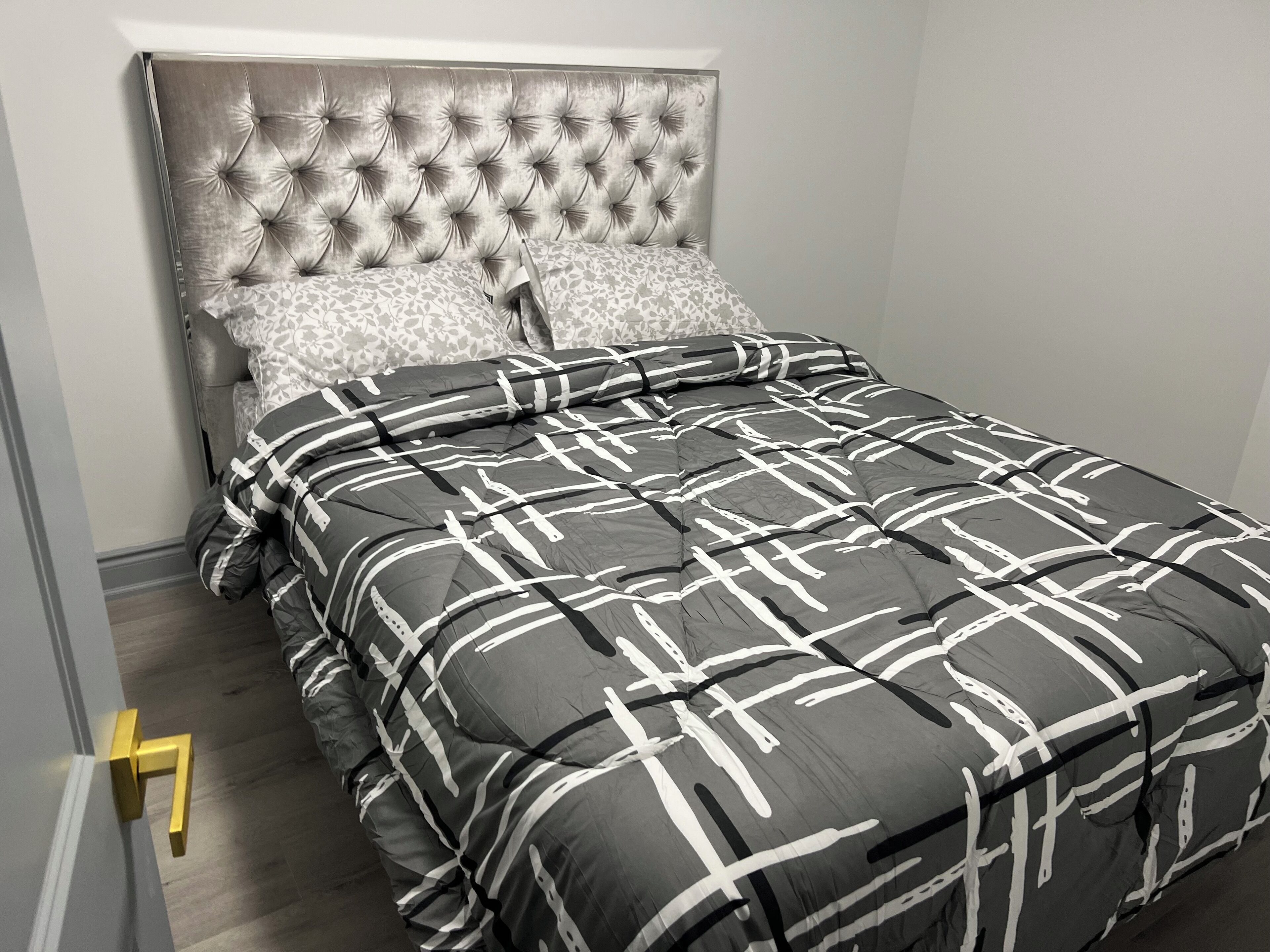 2 間睡房、熨斗/熨衫板、Wi-Fi、床單