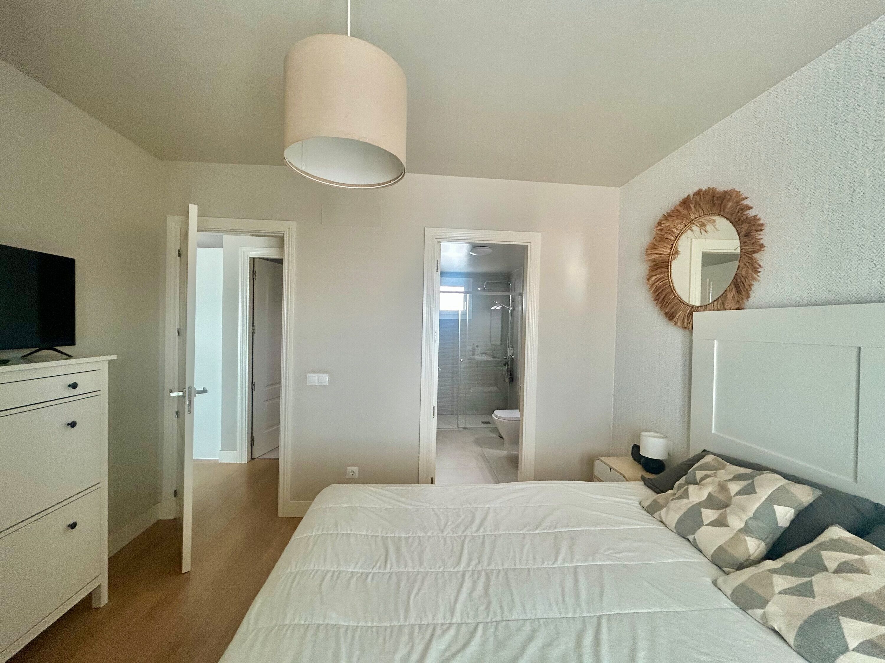 2 slaapkamers, een strijkplank/strijkijzer, wifi, beddengoed