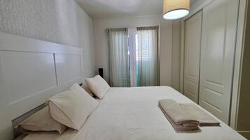 2 habitaciones, tabla de planchar con plancha, wifi y ropa de cama