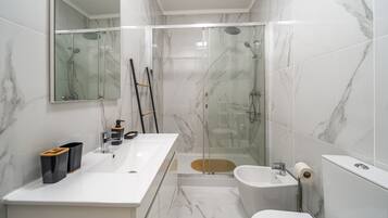 Douche, serviettes fournies