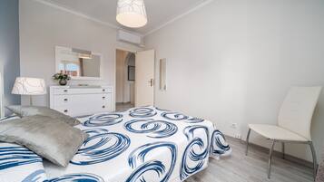 1 slaapkamer, een strijkplank/strijkijzer, wifi, beddengoed