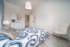 1 slaapkamer, een strijkplank/strijkijzer, wifi, beddengoed