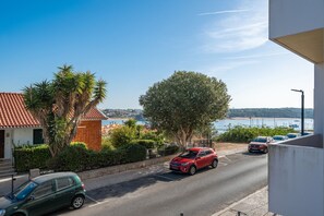 Property grounds - Holiday Home 'Beach Apartment On The Beach' with Shared Terrace, Wi-Fi and Air Conditioning (Portimão)
