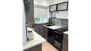 冰箱、微波炉、烤箱、炉灶