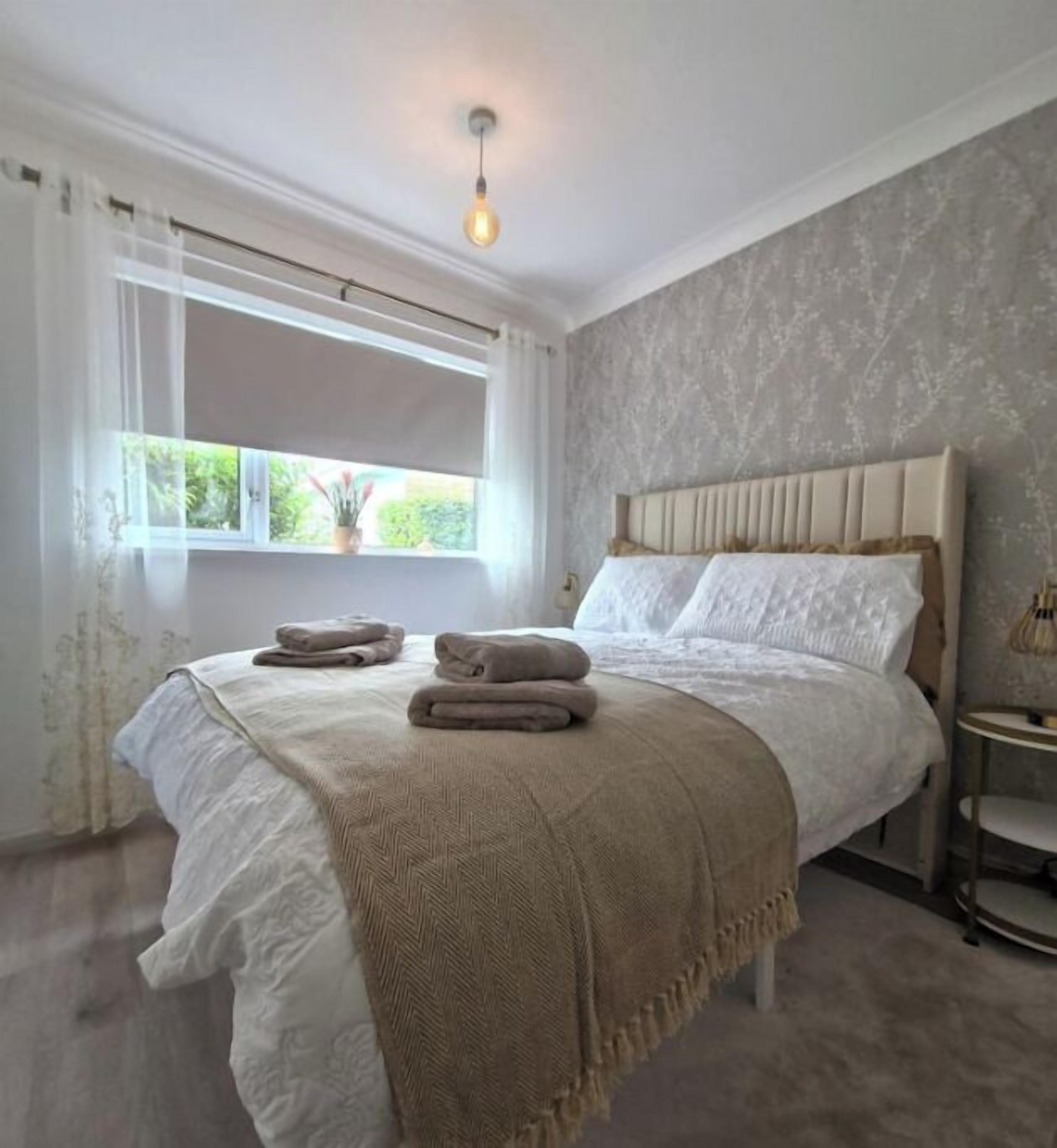 2 bedrooms, desk, free WiFi, bed sheets