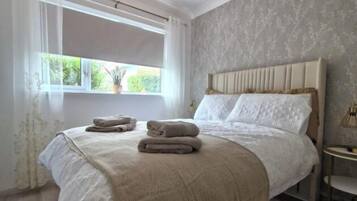 2 bedrooms, desk, free WiFi, bed sheets