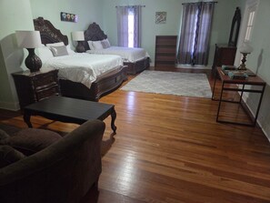 4 bedrooms, iron/ironing board, WiFi, bed sheets