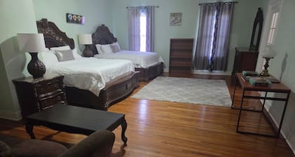 4-bedroom estate in fabulous Monticello with AC