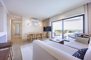 Apartment, 3 Bedrooms, Pool View | Living area