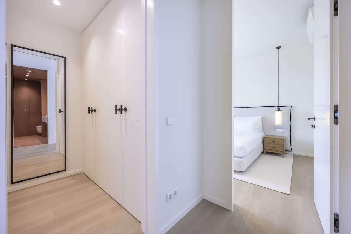 WiFi (free), bed sheets