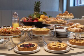 Free daily continental breakfast  - Palazzo Balsamo  (Palermo)
