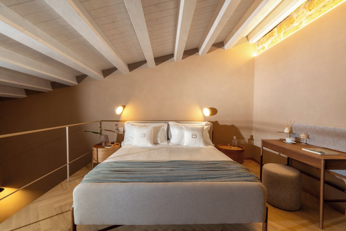 Junior Duplex | In-room safe, soundproofing, free WiFi