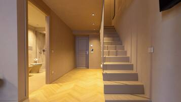 Caja de seguridad en la habitación y sistema de insonorización