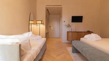 Chambre Triple Deluxe | Coffres-forts dans les chambres, chambres insonorisées, Wi-Fi gratuit