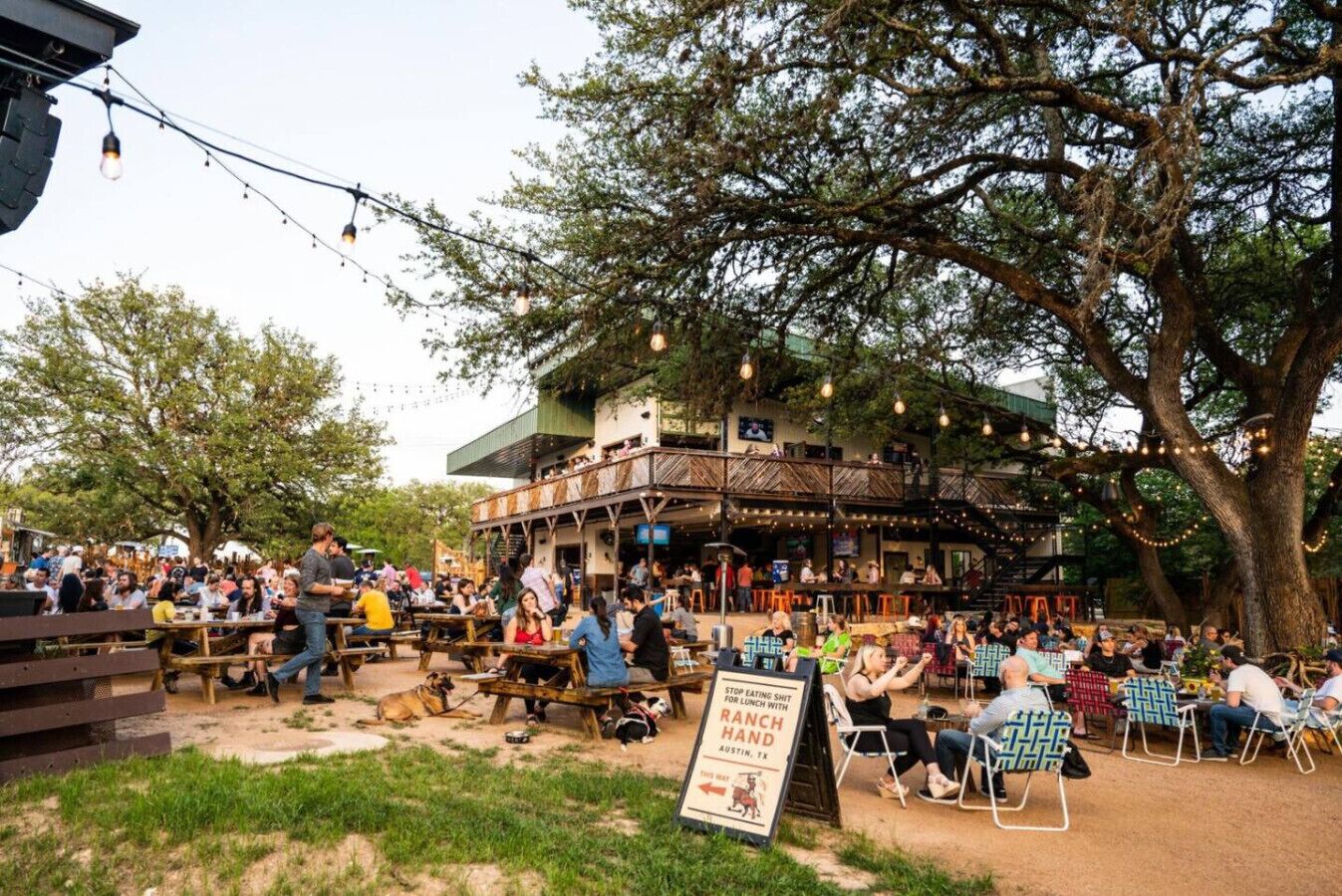 屋外ダイニングエリア