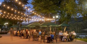 Outdoor dining - King ADA Room + Tub | Park & Lake Access (Roanoke)