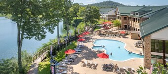 King ADA Room + Tub | Park & Lake Access