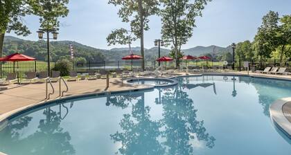 Lakeview Room | King + Sofa | Pets Allowed