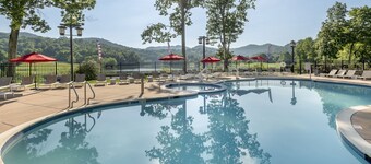 Lakeview Room | King + Sofa | Pets Allowed