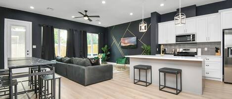 Køleskab, mikrobølgeovn, ovn, kogeplade