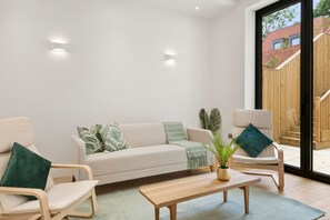 Living area - Spacious 3bd l Family Home (Coulsdon)