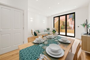 Dining - Spacious 3bd l Family Home (Coulsdon)